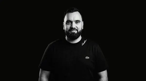 StartupValley - Growth Without Employees: How Vizura Studio Redefines B2B Tech Branding