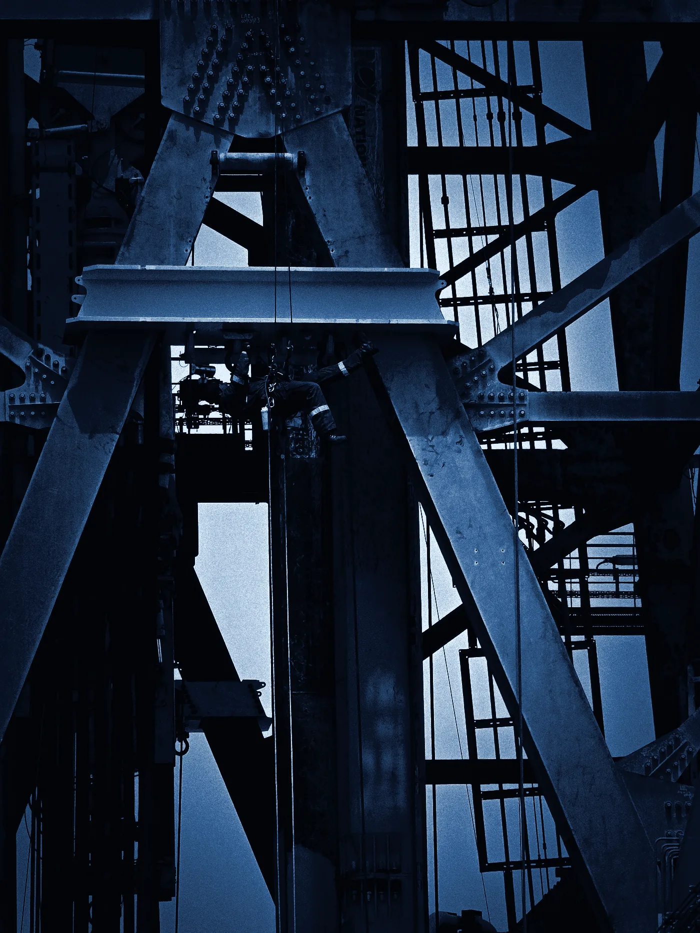 Drilling derrick structure offshore